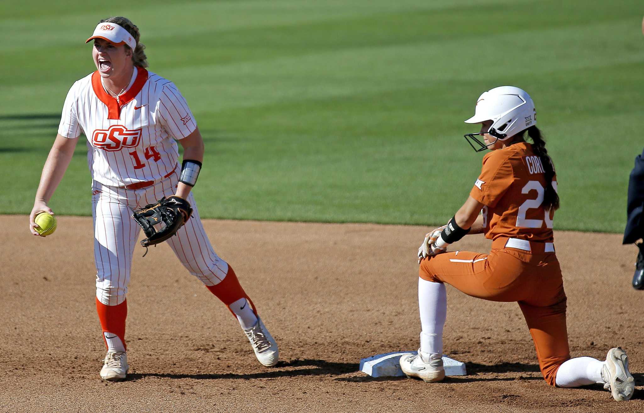 Oklahoma State Tops Texas 6 1 In Game 1 Of Ncaa Softball Super Regional