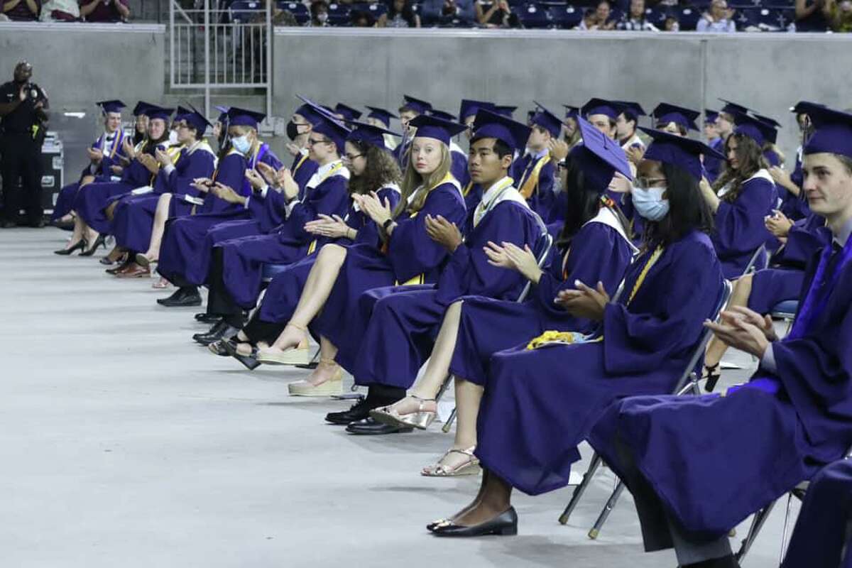 After year of pandemic, Tomball ISD seniors celebrate graduation