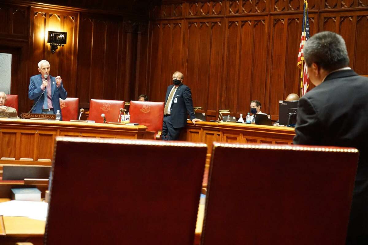 Sen. Norm Needleman debates the zoning bill with Sen. Tony Hwang (foreground)