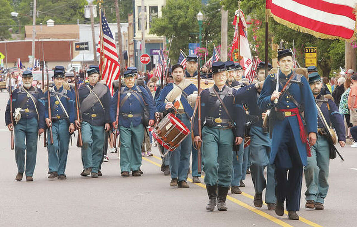 Crowds come out for Alton Memorial Day Parade