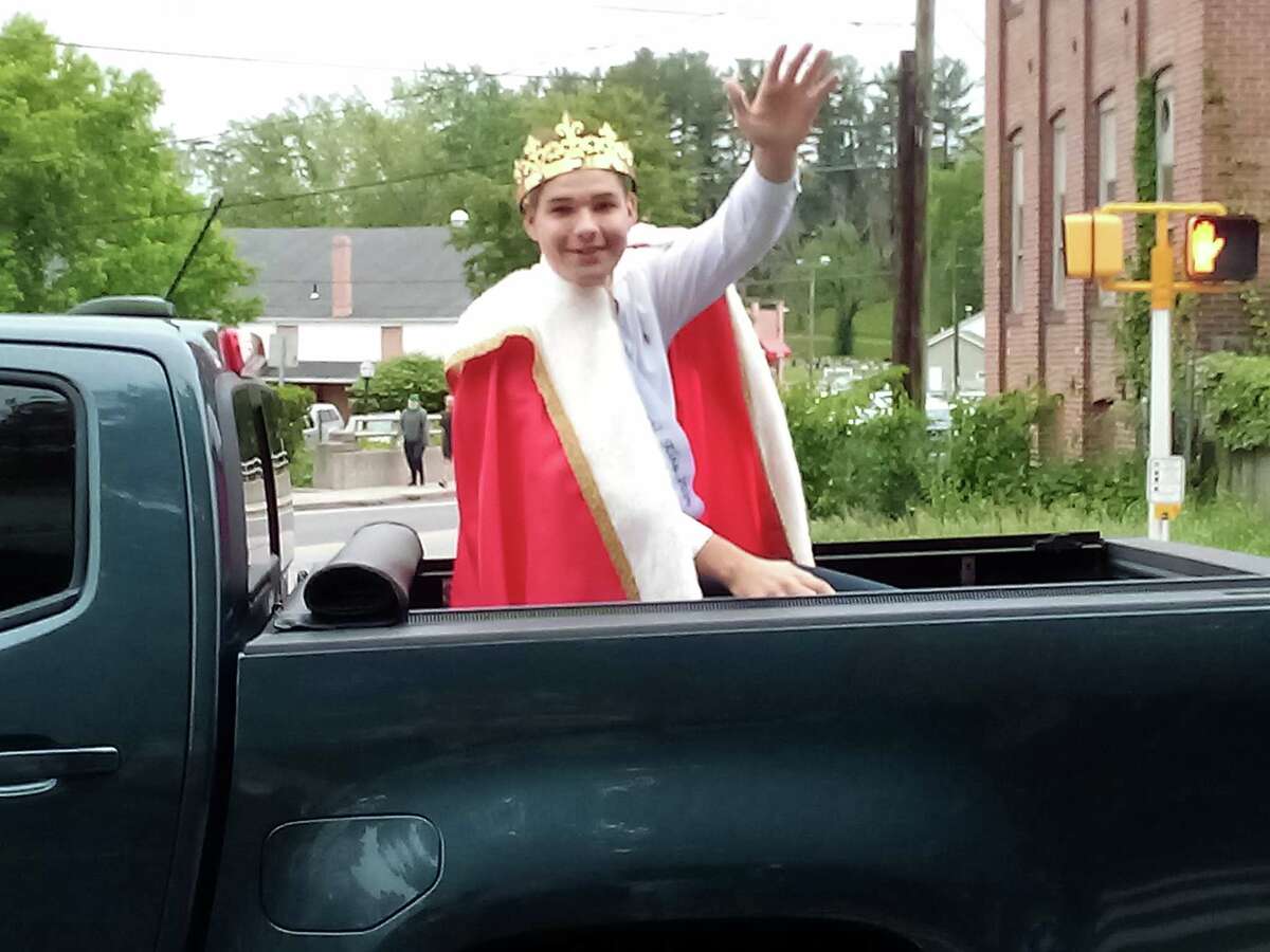 Winsted holds Memorial Day parade, ceremony at East End Park