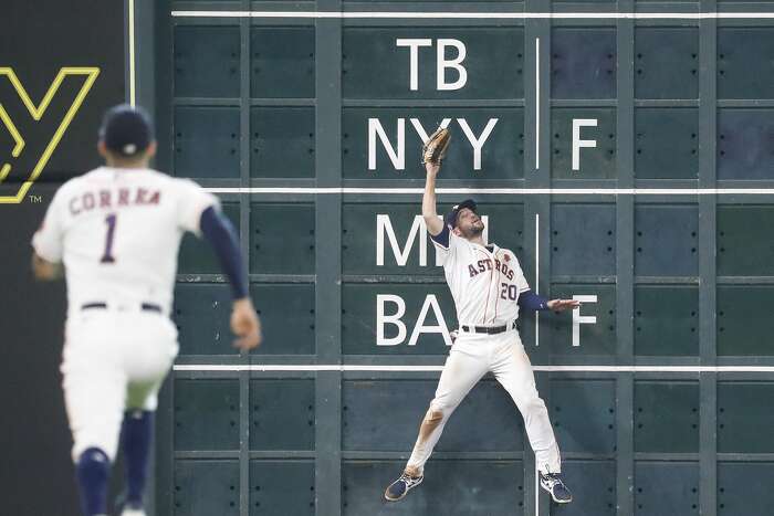 Kyle Tucker hits walk-off after Yordan Alvarez baserunning miscue