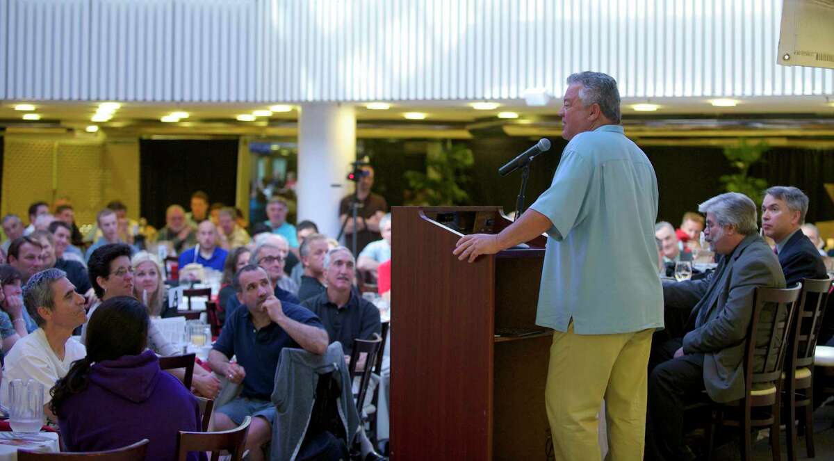 Rick Cerone, le conférencier invité au 20e petit-déjeuner annuel des célébrités de Danbury Westerners qui a eu lieu au Matrix Conference & Banquet Center, à Danbury, Conn, le vendredi matin, 6 juin 2014. Cerone est un ancien receveur de baseball de la Major League, qui a joué pour un certain nombre d'équipes de 1975 à 1992, y compris les New York Mets et les Yankees.