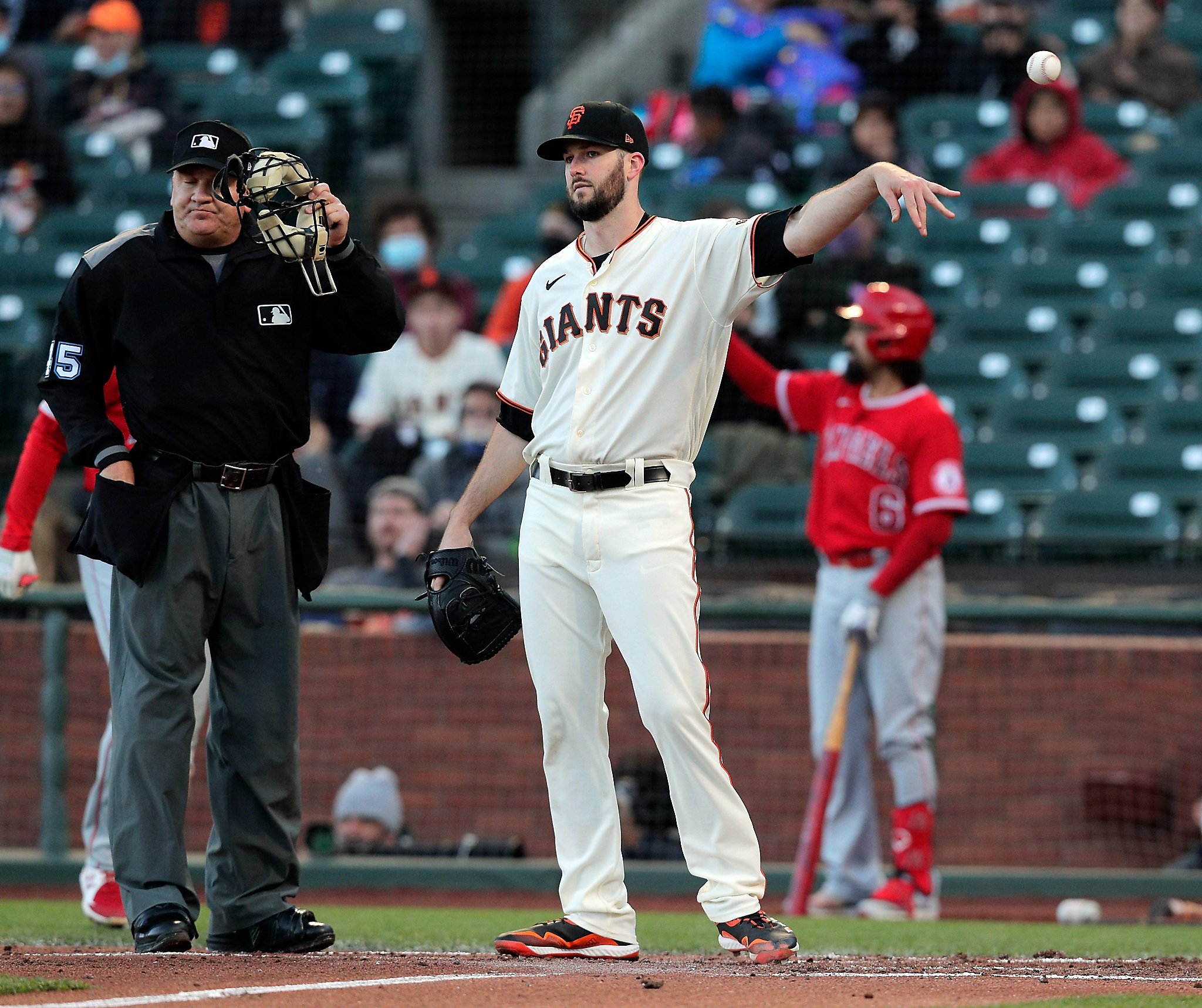 Mike Yastrzemski has right thumb injury