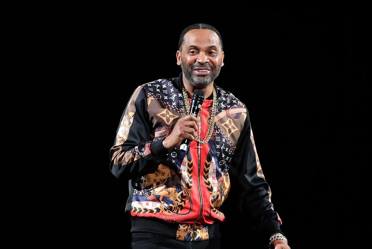  Comedian Mike Epps performs onstage during "In Real Life" comedy tour at State Farm Arena on May 07, 2021 in Atlanta, Georgia. (Photo by Paras Griffin/Getty Images)