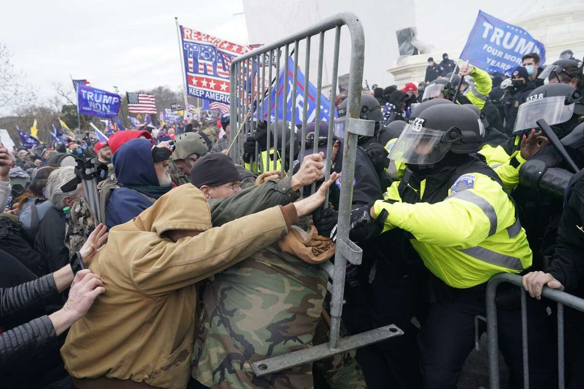Protesters attempt to force their way through a police barricade in front of the U.S. Capitol on Jan. 6, 2021, in Washington, D.C. (Kent Nishimura/Los Angeles Times/TNS)