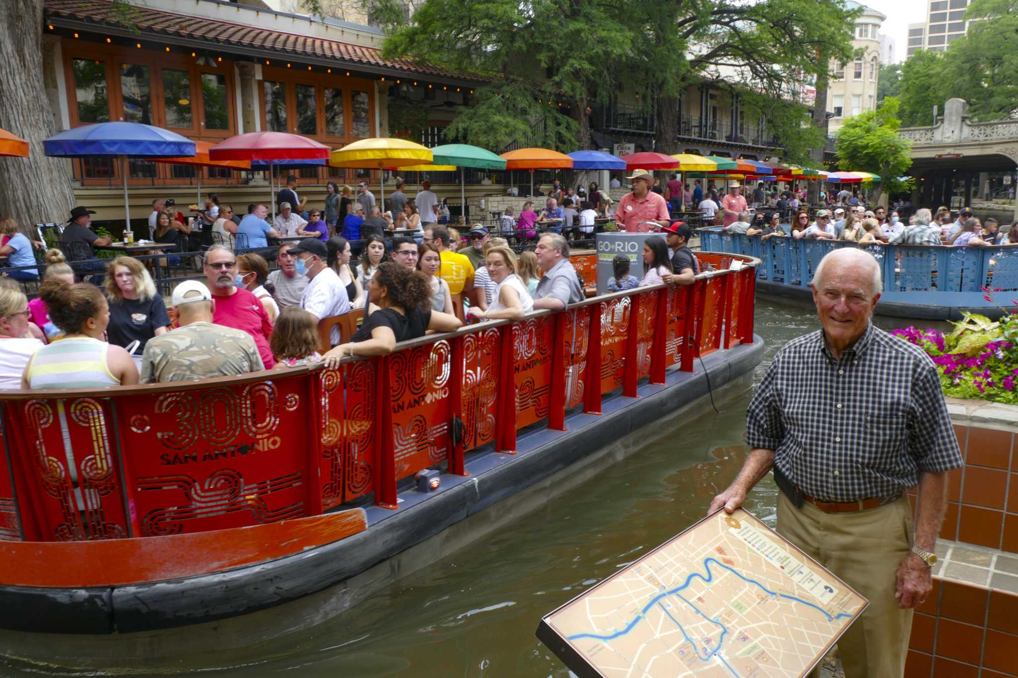 river-walk-barges-are-back-but-staffing-and-restaurant-squabble-still