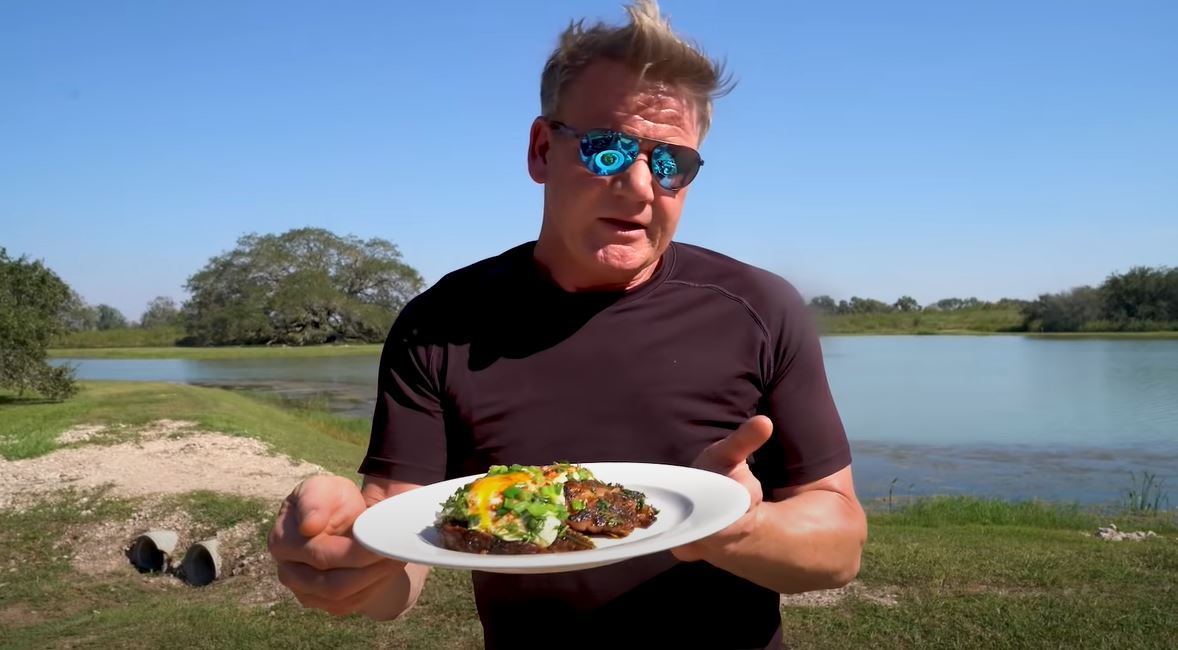 Let's watch Gordon Ramsay fry up a Texas classic
