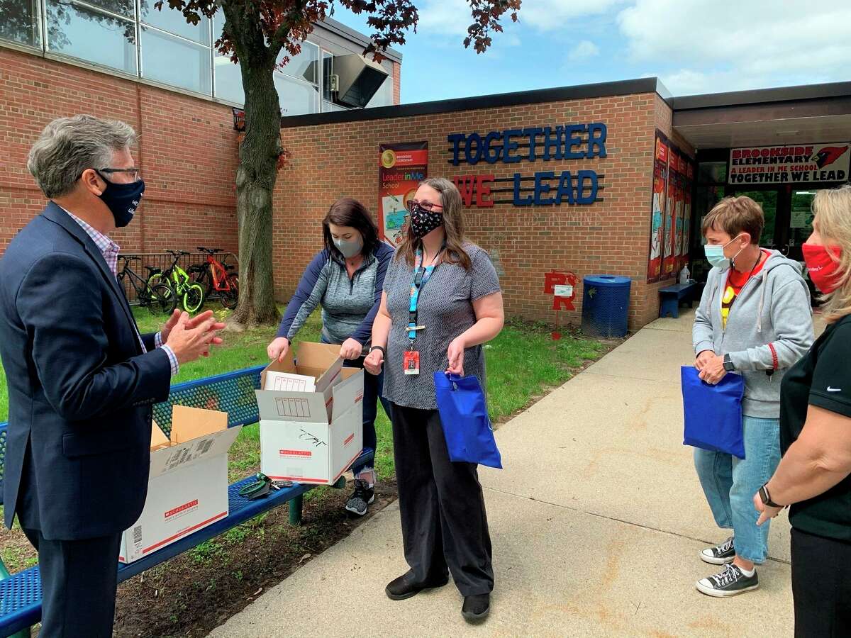 Brookside Elementary teacher Kari Rayburn was one out of ten educators in the state of Michigan awarded a classroom library from the 2021 MEMSPA Foundation Blogging for Books Campaign. (Courtesy/Leah Lipar)