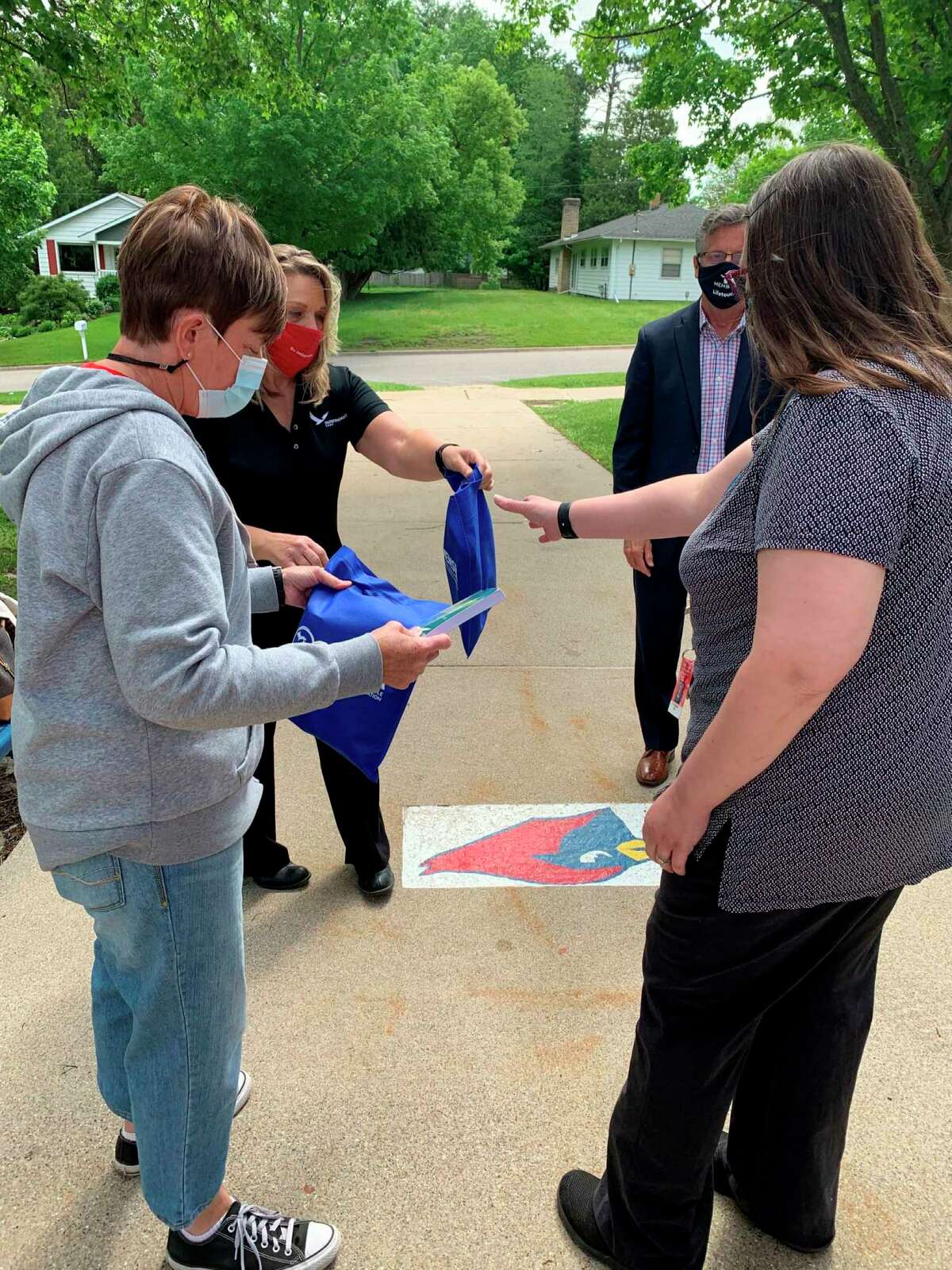 Brookside Elementary teacher Kari Rayburn was one out of ten educators in the state of Michigan awarded a classroom library from the 2021 MEMSPA Foundation Blogging for Books Campaign. (Courtesy/Leah Lipar)