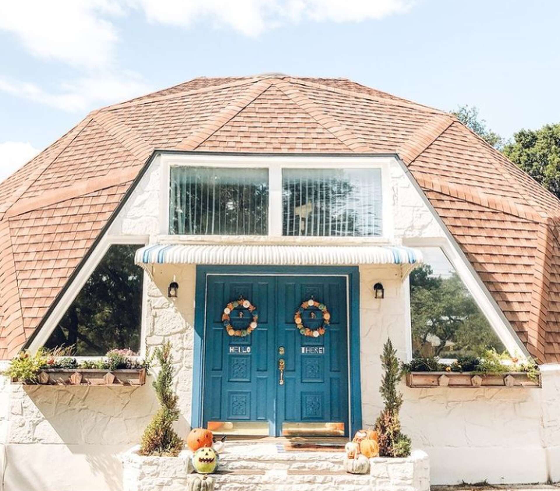 Meet the San Antonio family living inside a rare geodesic dome home, image size:1920x1685
