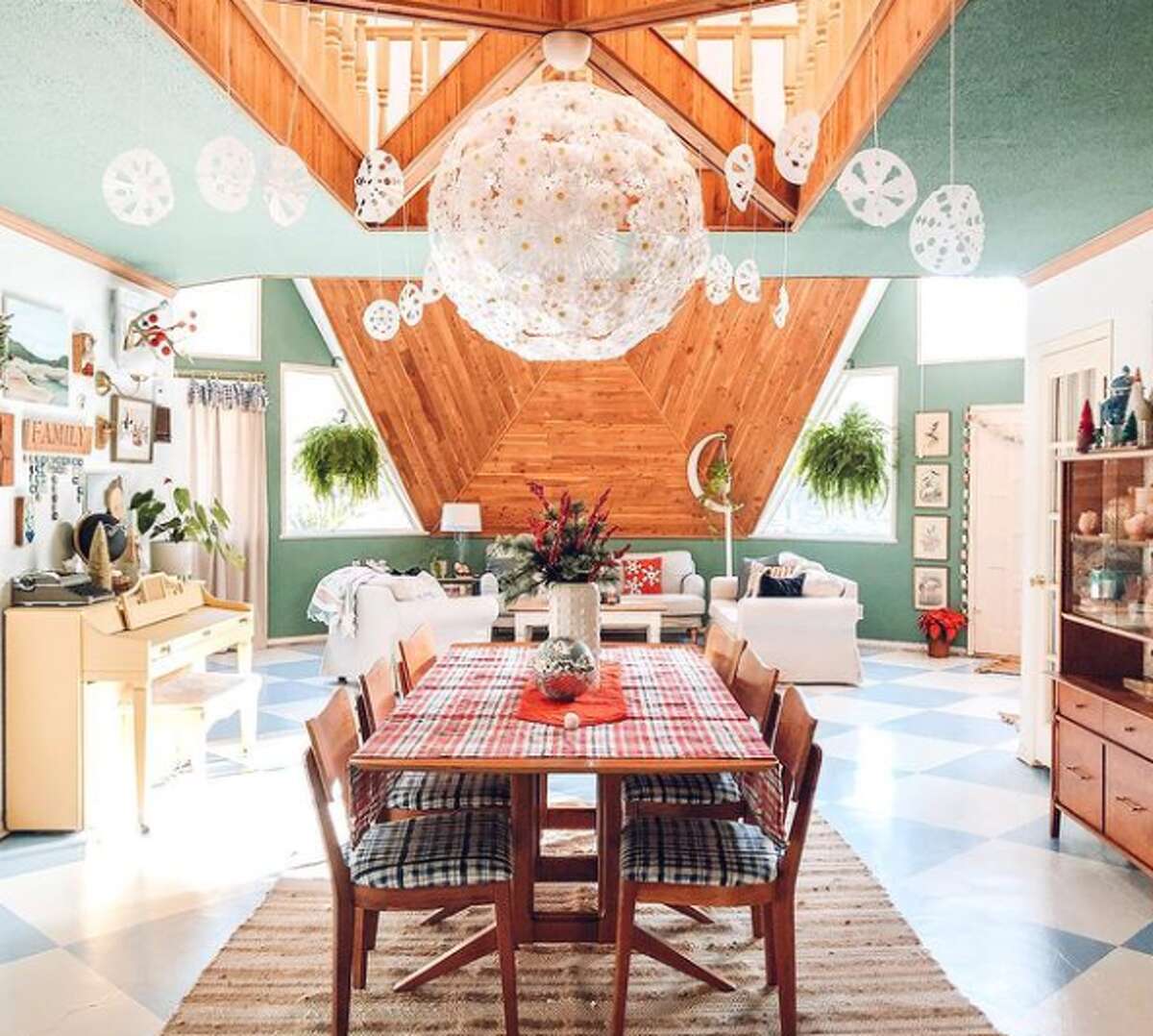 The Roznovsky family lives in this eclectic 1980s geodesic home in the North Side of San Antonio. 