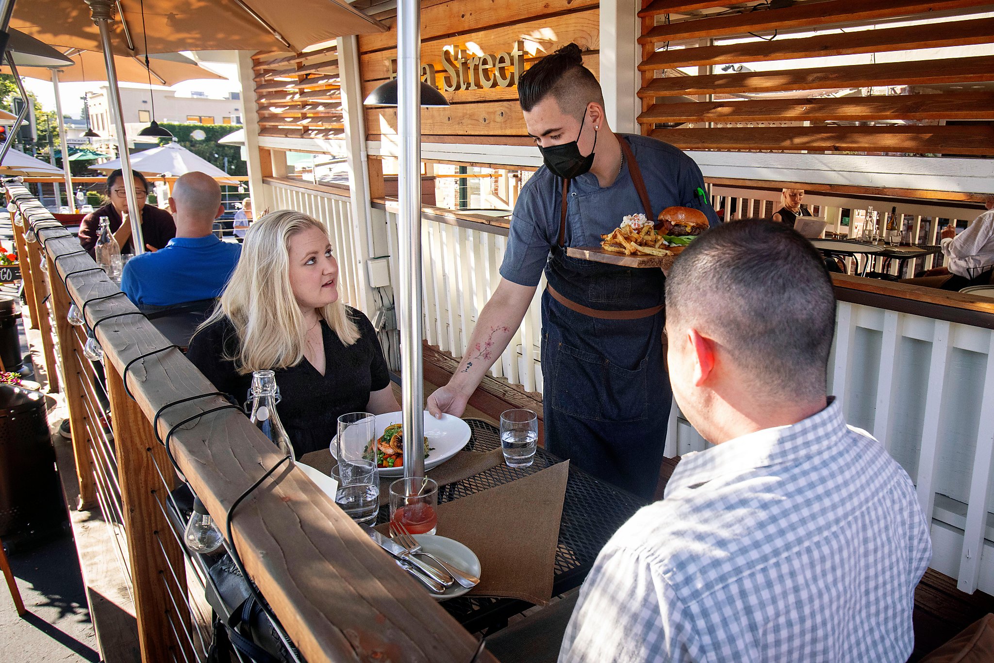 It's not just Zuni: Many Bay Area restaurateurs are ending tipping as they reopen - Vimarsana News