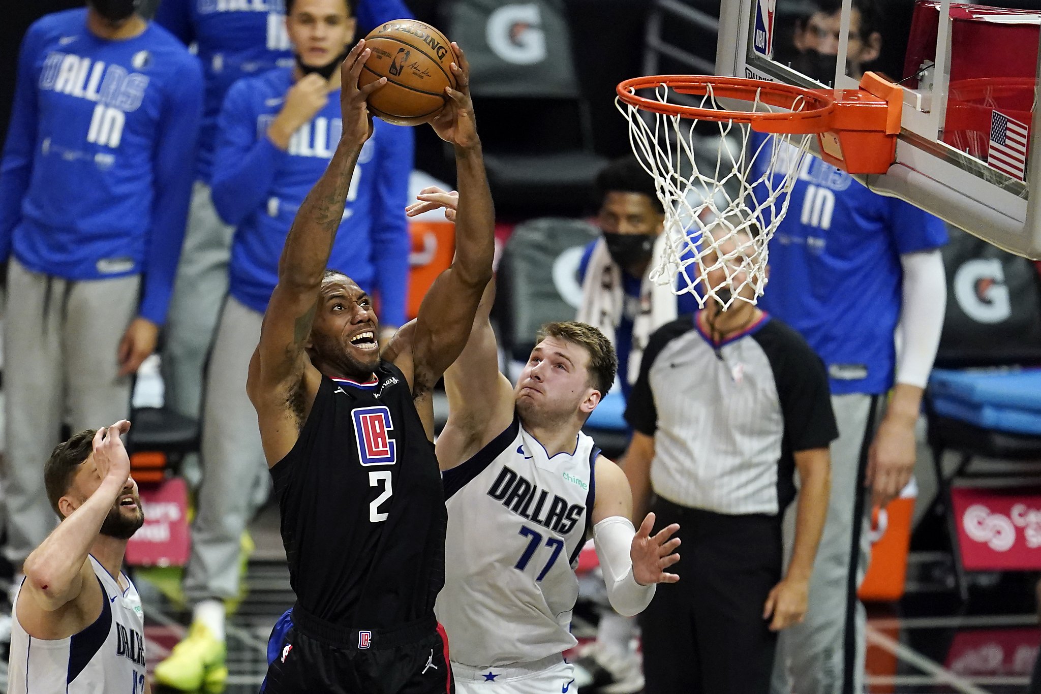 Kawhi Leonard joins LA Clippers in Florida