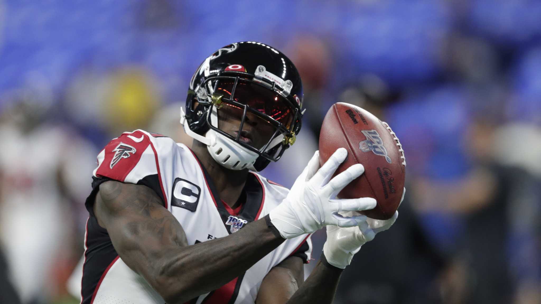 Atlanta Falcons wide receiver Julio Jones (11) celebrates his