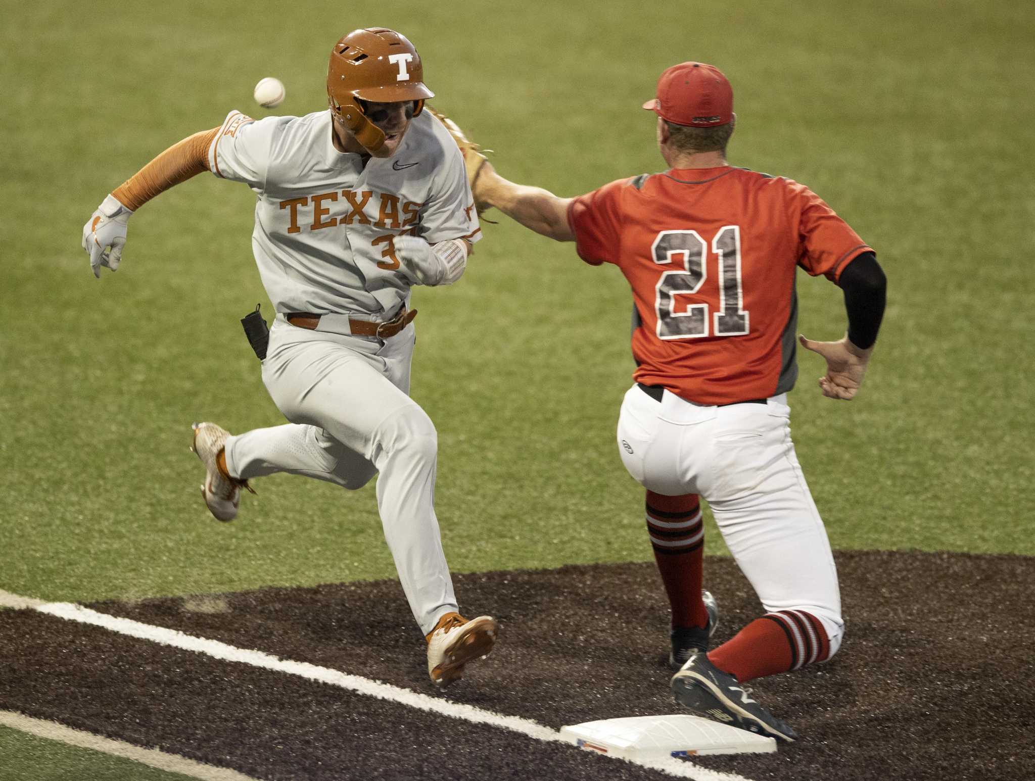 Texas crushes Fairfield, advances to NCAA baseball super regionals