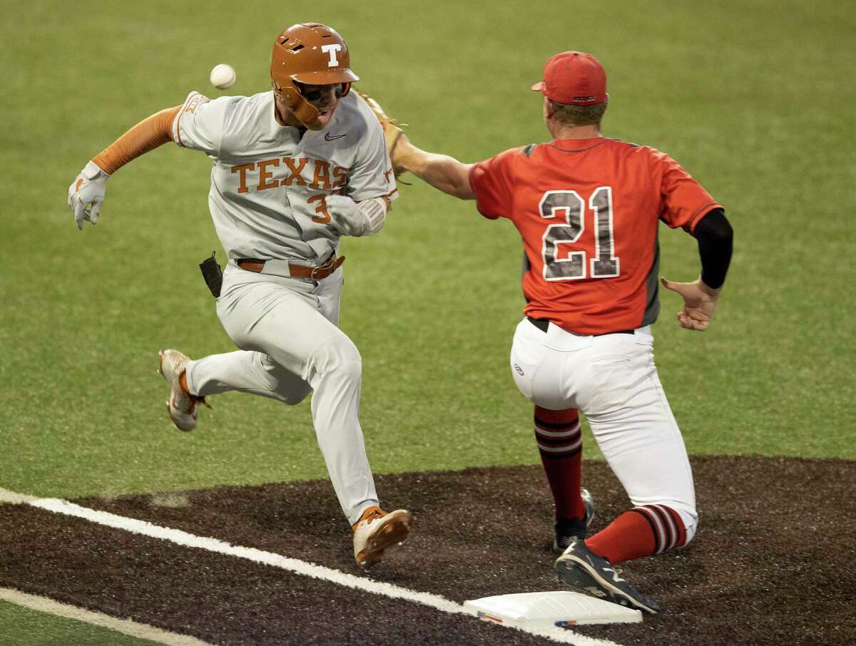 NCAA baseball: 9-run inning leads Texas Longhorns to regional