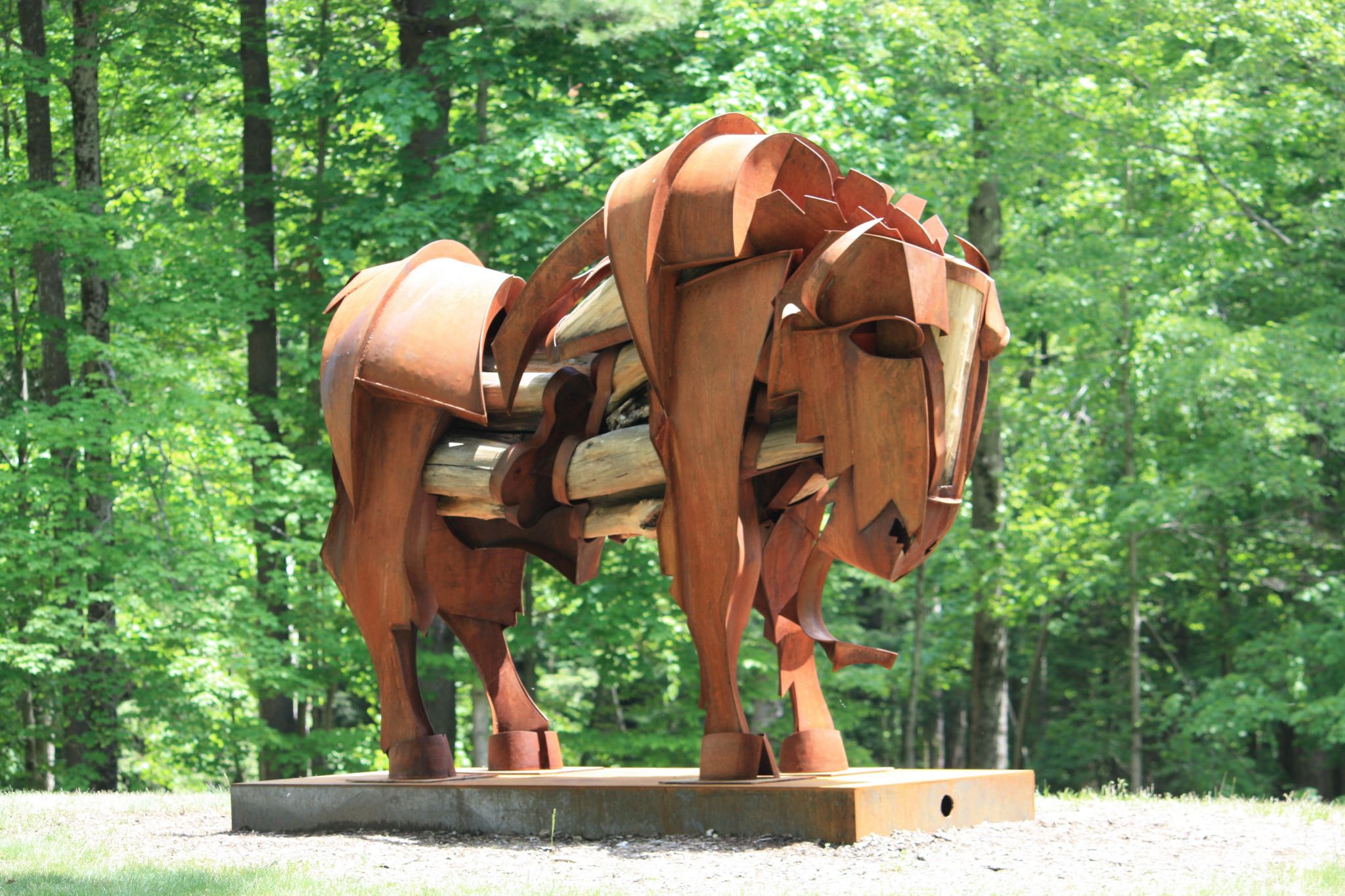 Sculpture exhibits brings texture, color to The Mount