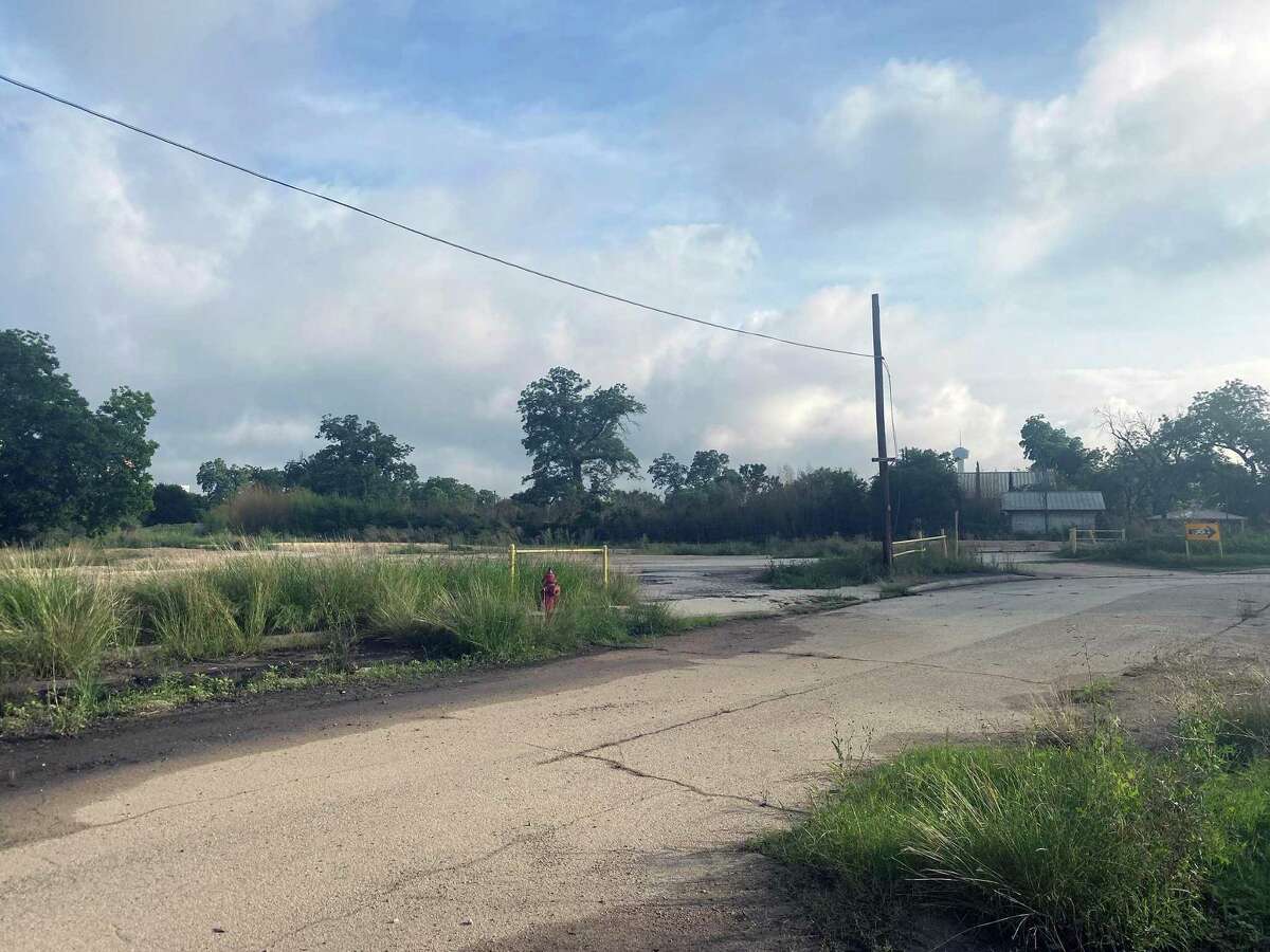Last month, Lifshutz Companies purchased nearly 4.6 acres at 421 Roosevelt Ave., which is next to Roosevelt Park and across the San Antonio River from the former Lone Star Brewery complex.