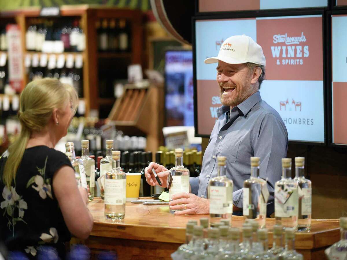 Fans flock to Stew Leonard's in Norwalk to meet 'Breaking Bad' star