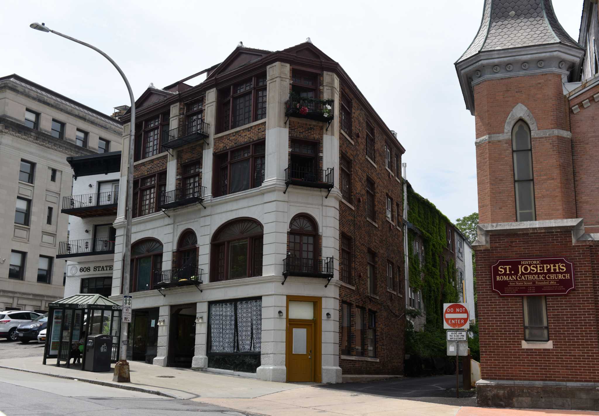 Tenants remain at Schenectady building condemned for safety violations - Vimarsana News