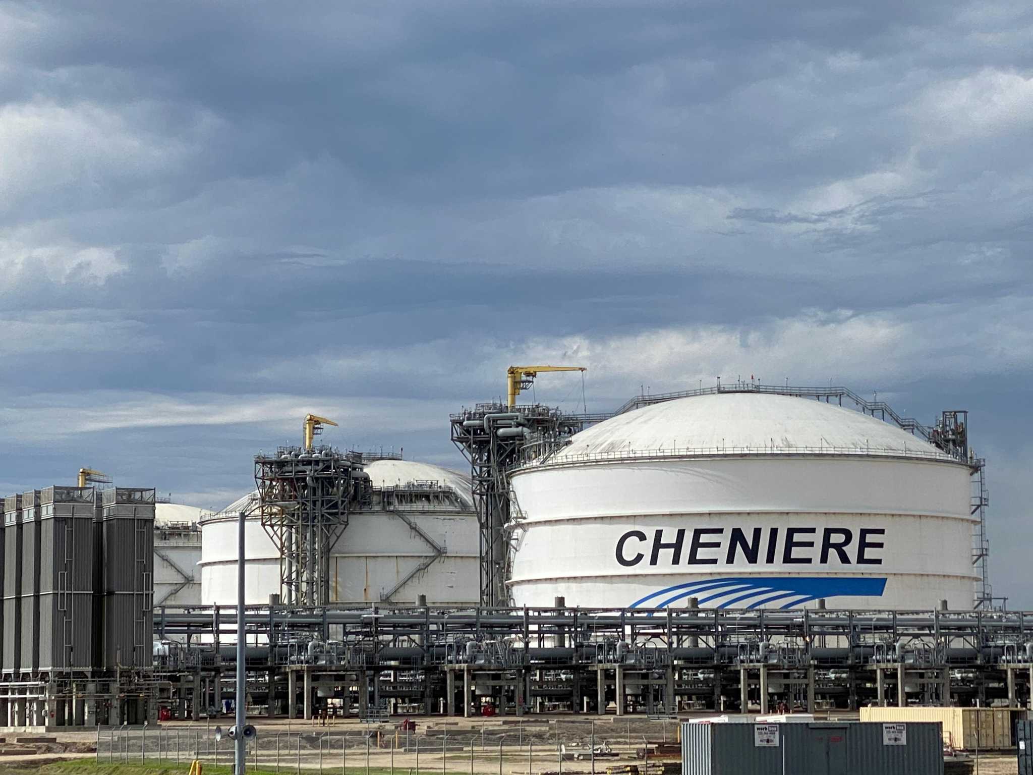 Cheniere and Foran Energy Group sign LNG deal
