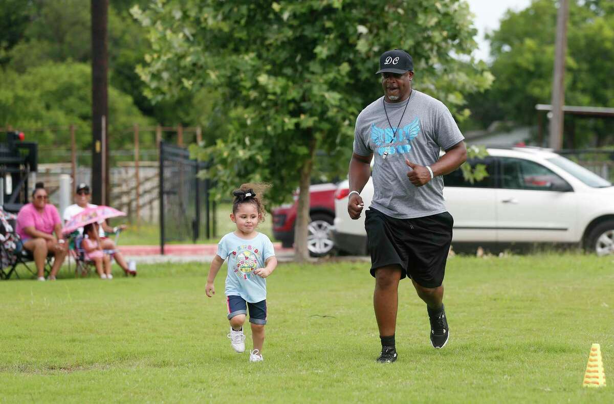 Cowboys receiver hosts football camp at JBSA > Joint Base San