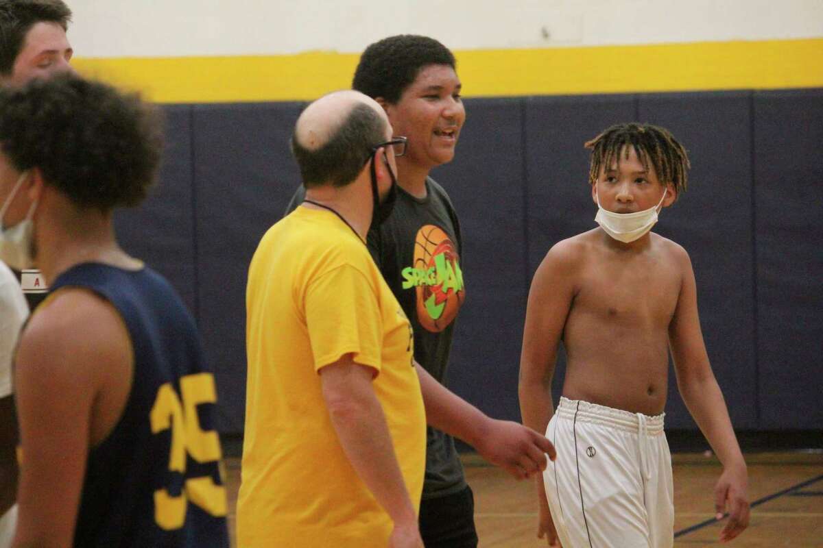 Baldwin basketball coach JJ Eads (center) works with his team on Tuesday. (Star file photo)