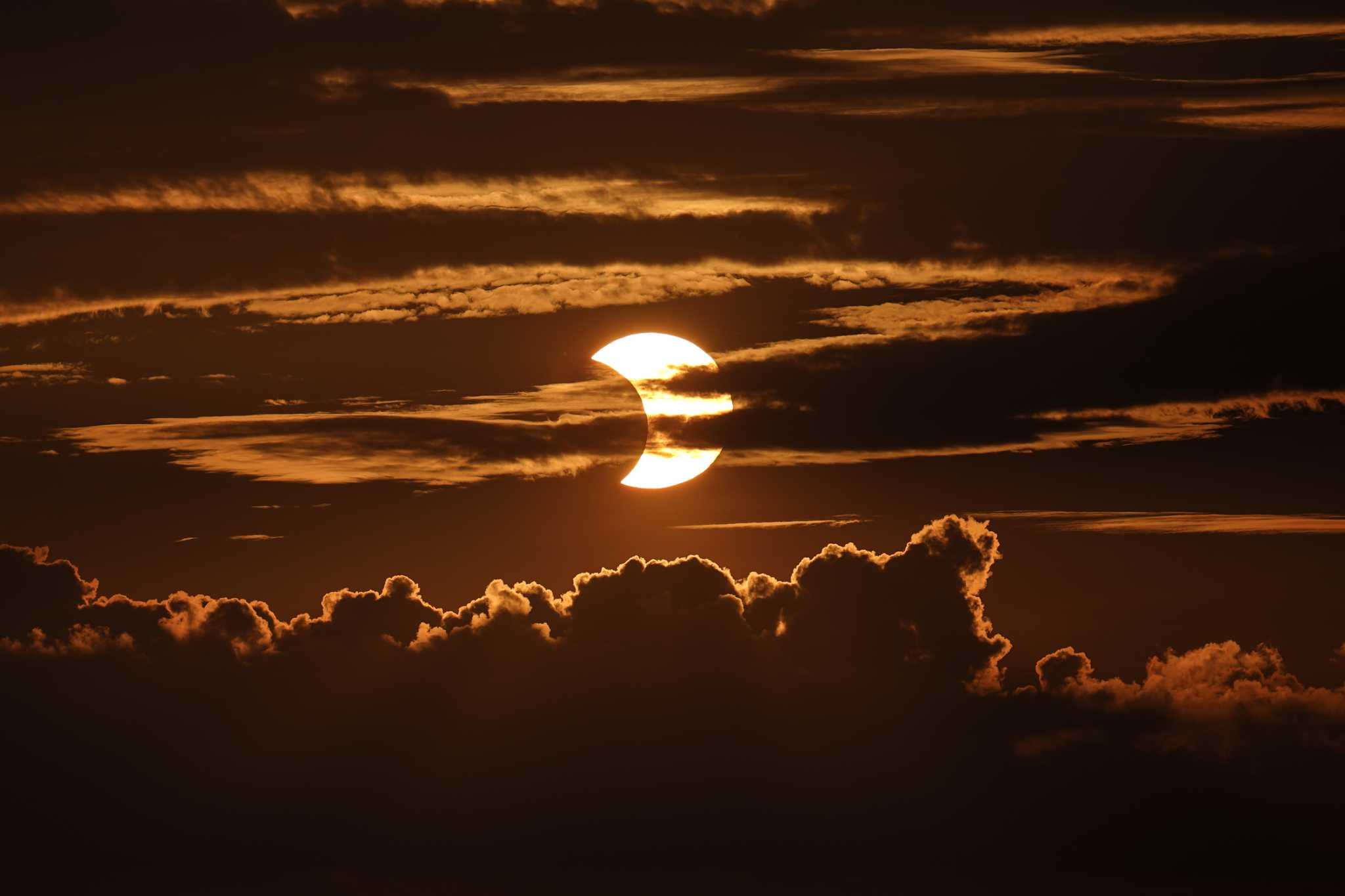 Солнечное затмение 9 апреля 2024. Солар Эклипс. Затмение. Затмение солнца. Солнечное затмение фото.