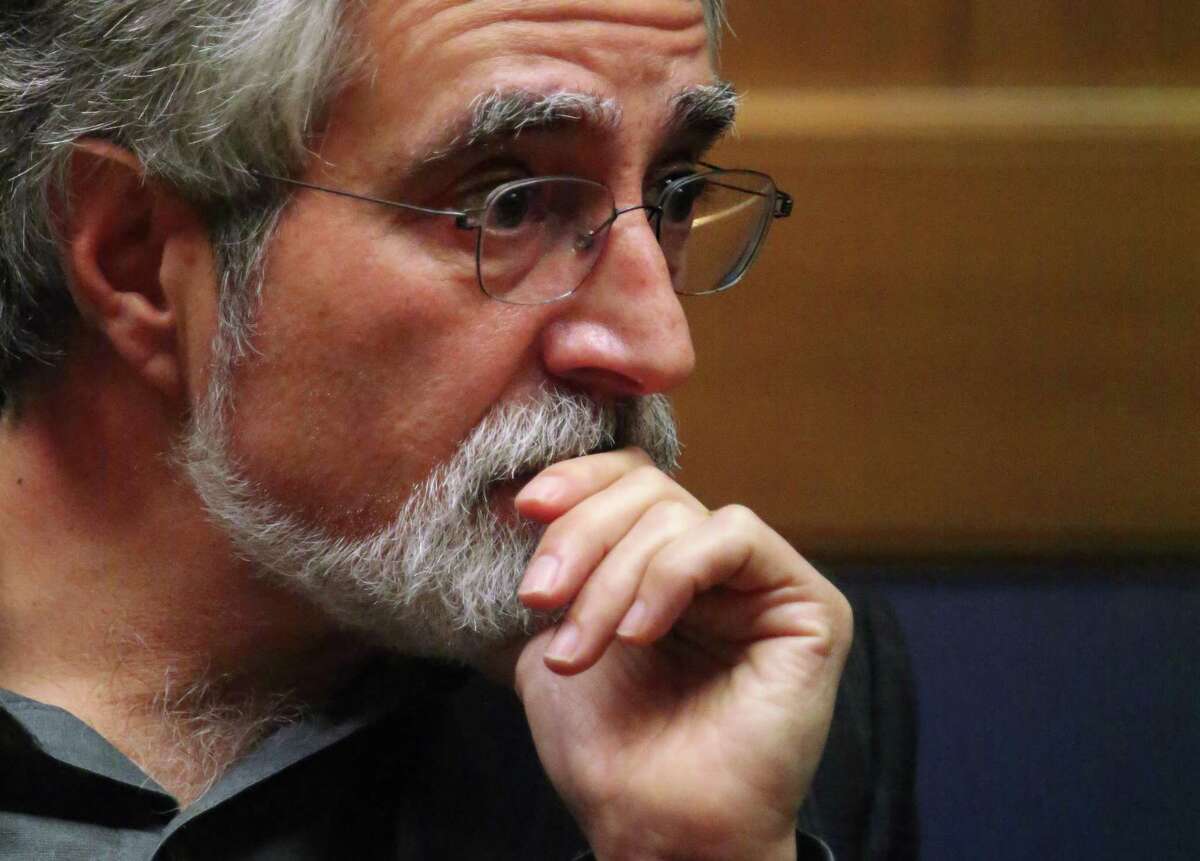 San Francisco Supervisor Aaron Peskin has announced that he is entering alcohol treatment.