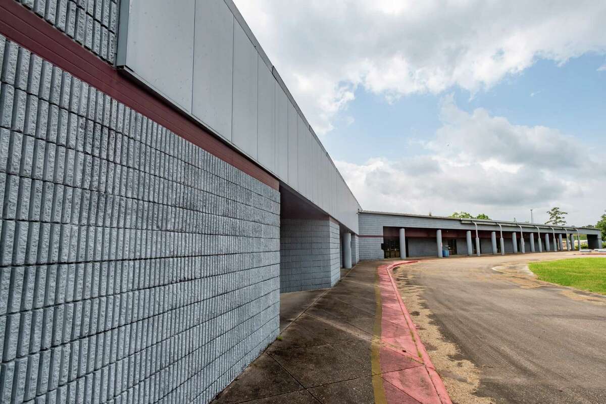 Vidor Middle School stands empty waiting for FEMA to approve the funds to replace it. The delayed projects at Oak Forest Elementary School and Vidor Middle School are coming up on three years since they were flooded in Hurricane Harvey. Photo made on May 8, 2020. Fran Ruchalski/The Enterprise