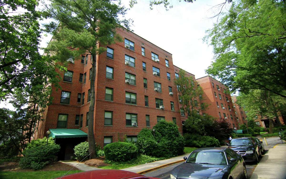 The Hoyt Bedford apartments, a 350-unit complex at 98-140 Hoyt St., in Stamford, Conn., have sold for about $99 million.