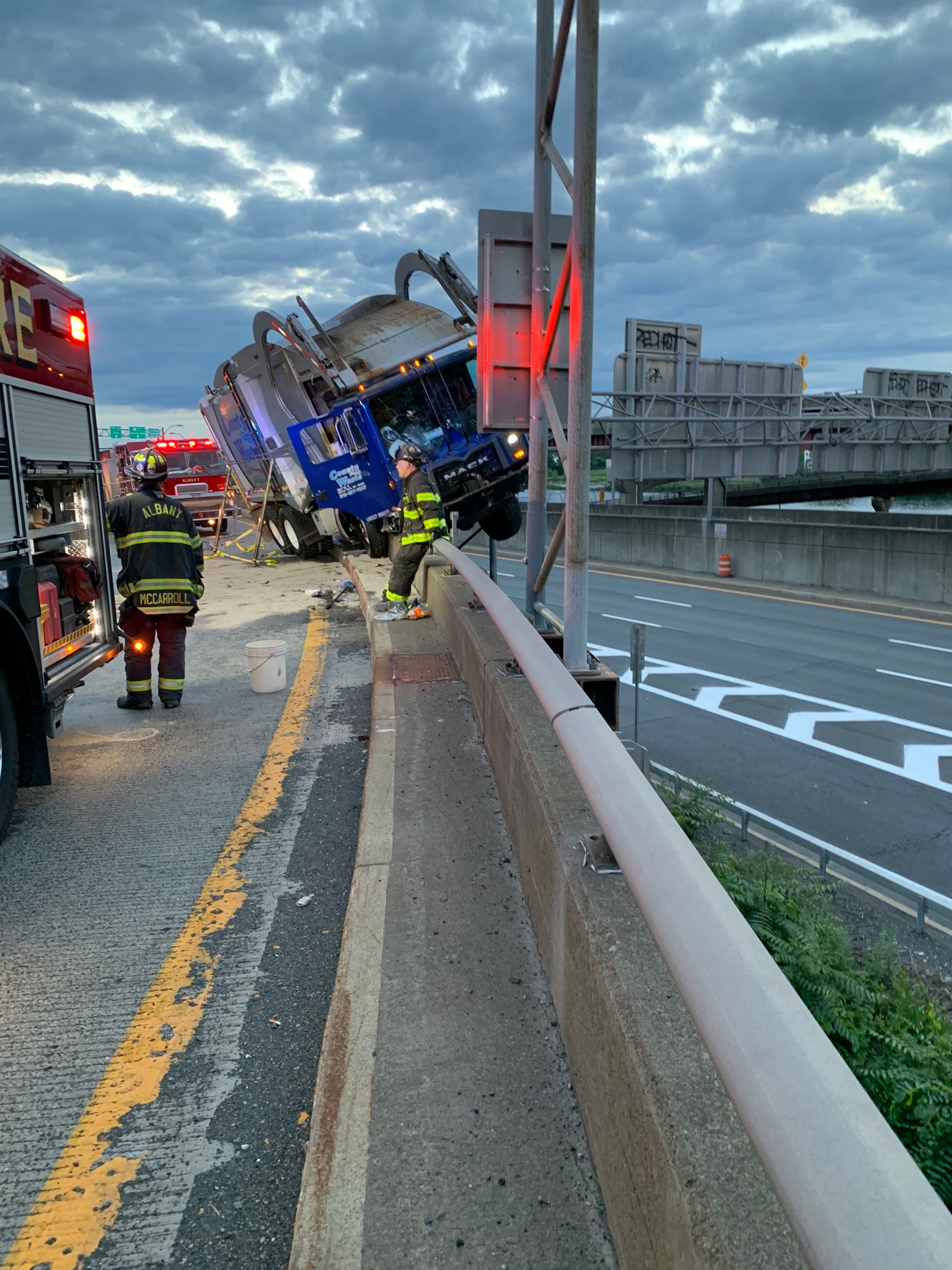 Ramp to Albany, Rensselaer reopens after truck teeters on overpass - Vimarsana News