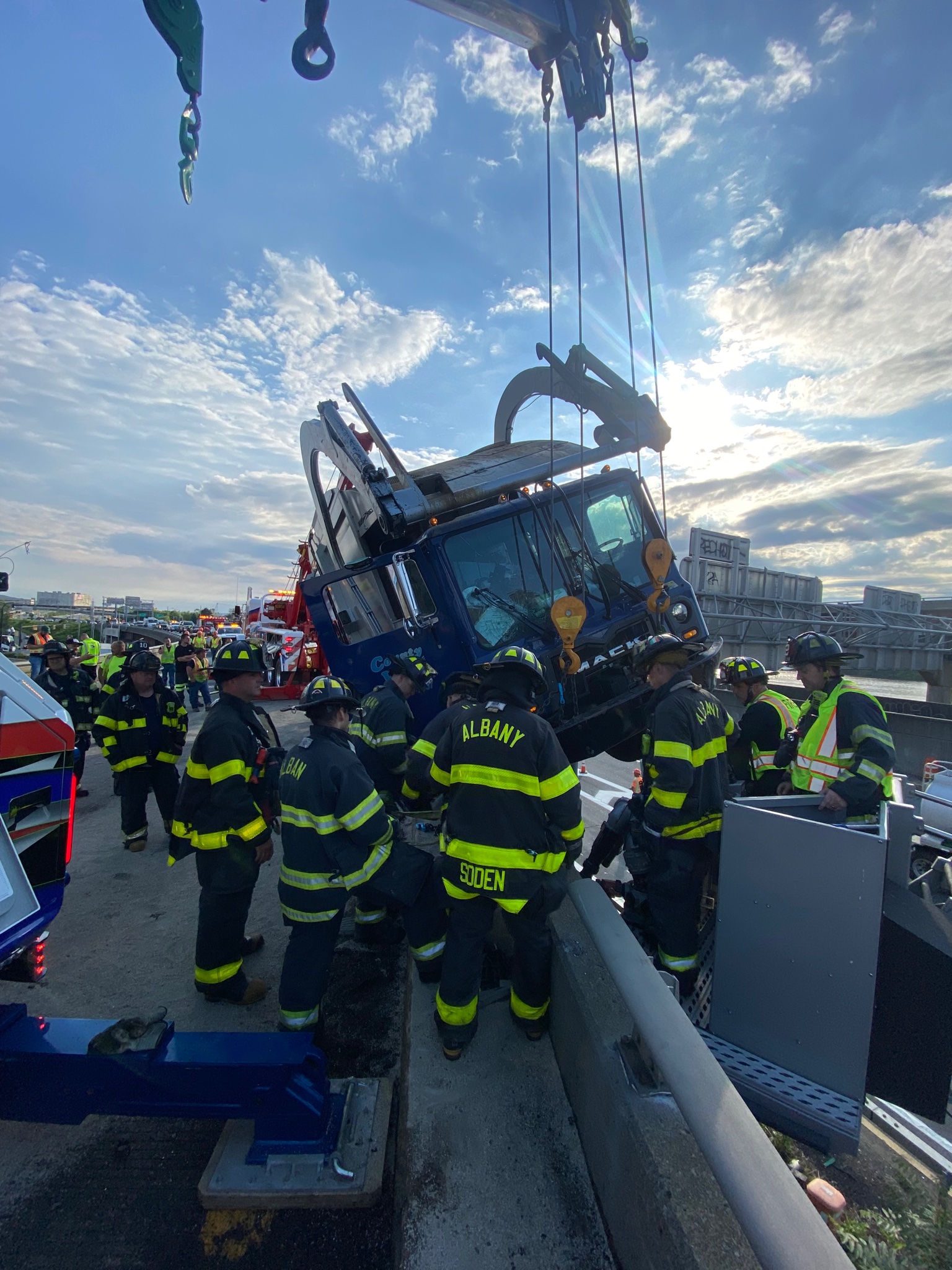 Crash closes ramp to Empire State Plaza, Rensselaer - Vimarsana News