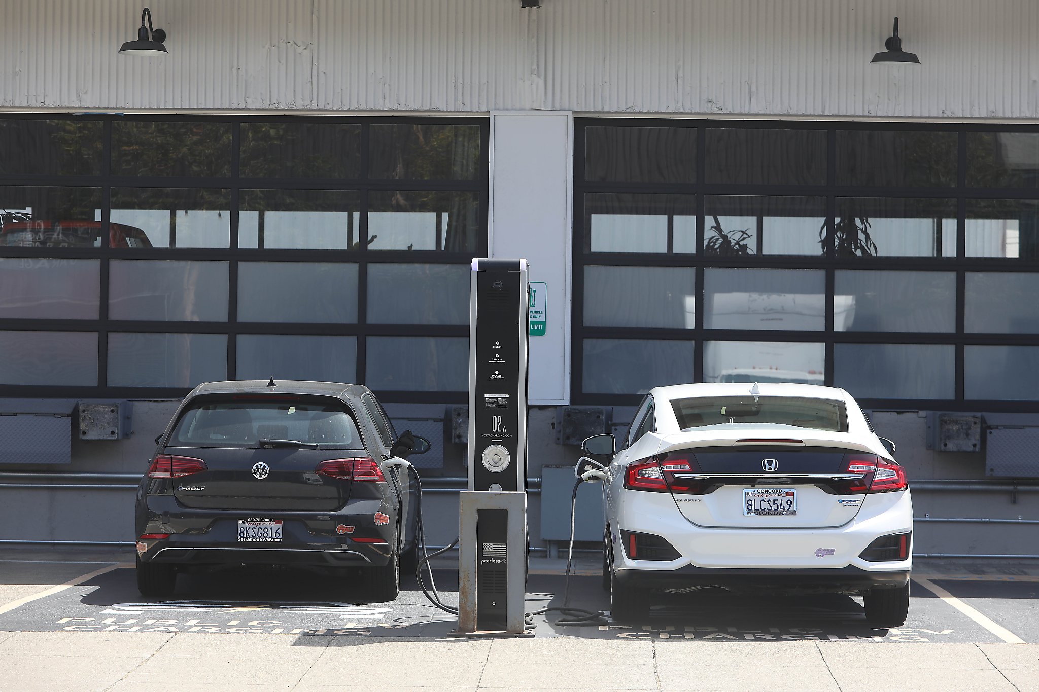 California isn t building enough charging stations for electric cars