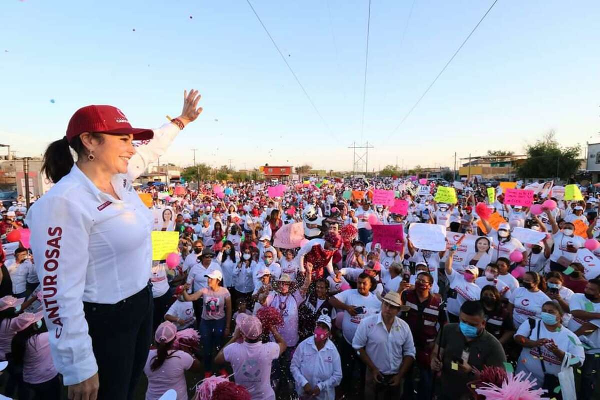 Carmen Lilia Canturosas celebrated with supporters Saturday after winning the Nuevo Laredo mayoral election by 2,152 votes following three recounts.