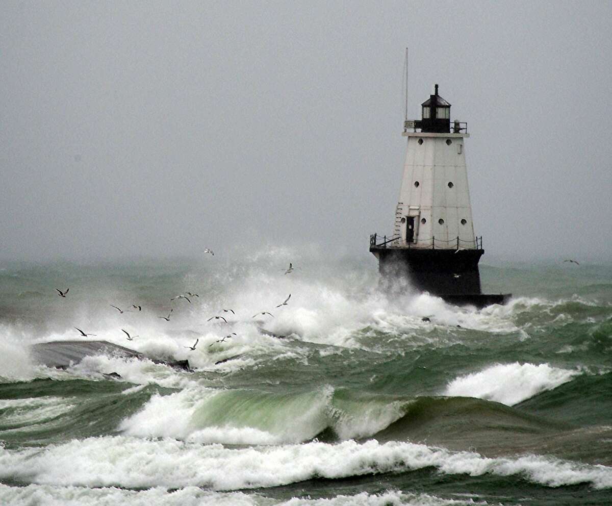 Scientist describes first documented meteotsunami in the Great Lakes