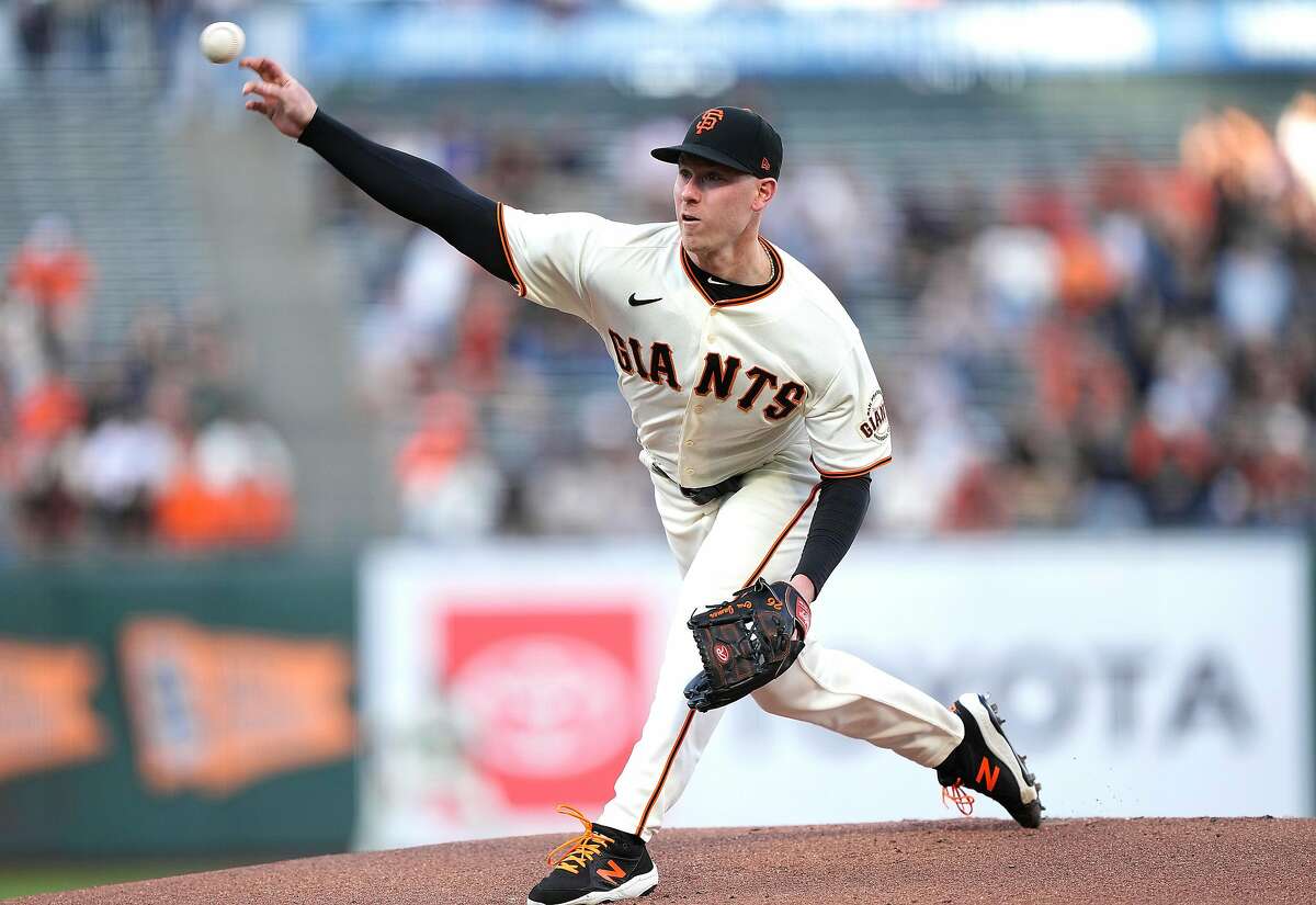 SAN FRANCISCO, CALIFORNIA - JUNE 16: Anthony DeSclafani #26 of the San Francisco Giants pitches against the Arizona Diamondbacks in the top of the first inning at Oracle Park on June 16, 2021 in San Francisco, California. (Photo by Thearon W. Henderson/Getty Images)