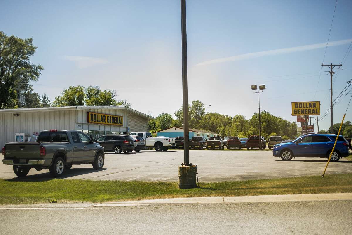 The Dollar General store at 3939 Isabella St. location is currently for sale, and will relocate to 400 S. Sandow Road when construction is complete. (Katy Kildee/kkildee@mdn.net)