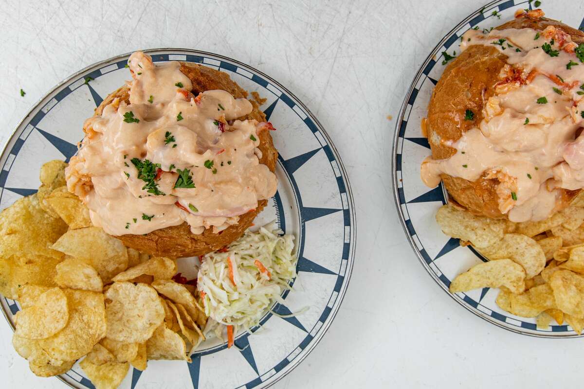 Red Sox pitcher gets hooked on Steamers lobster rolls