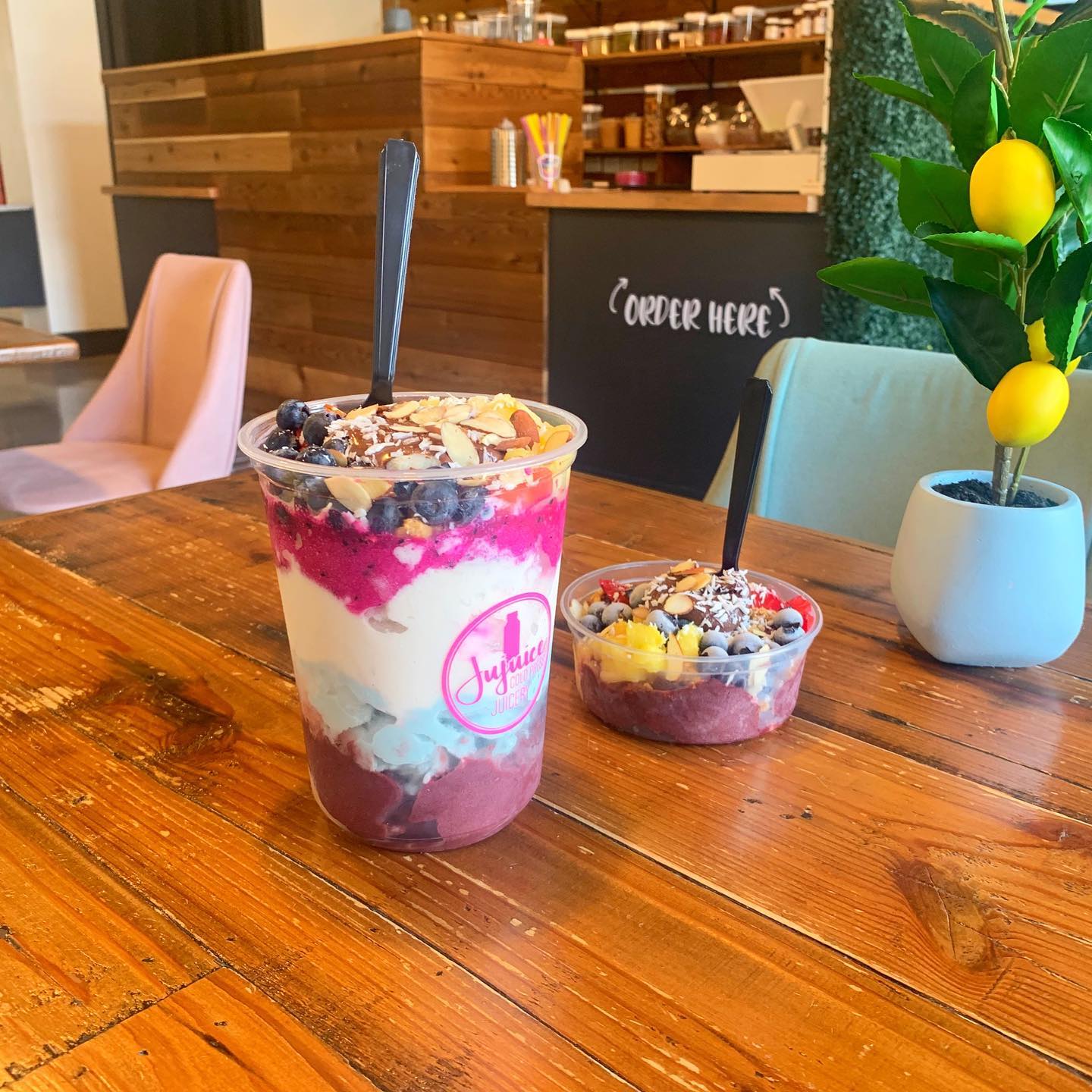 Local smoothie spots close to San Antonio colleges, universities