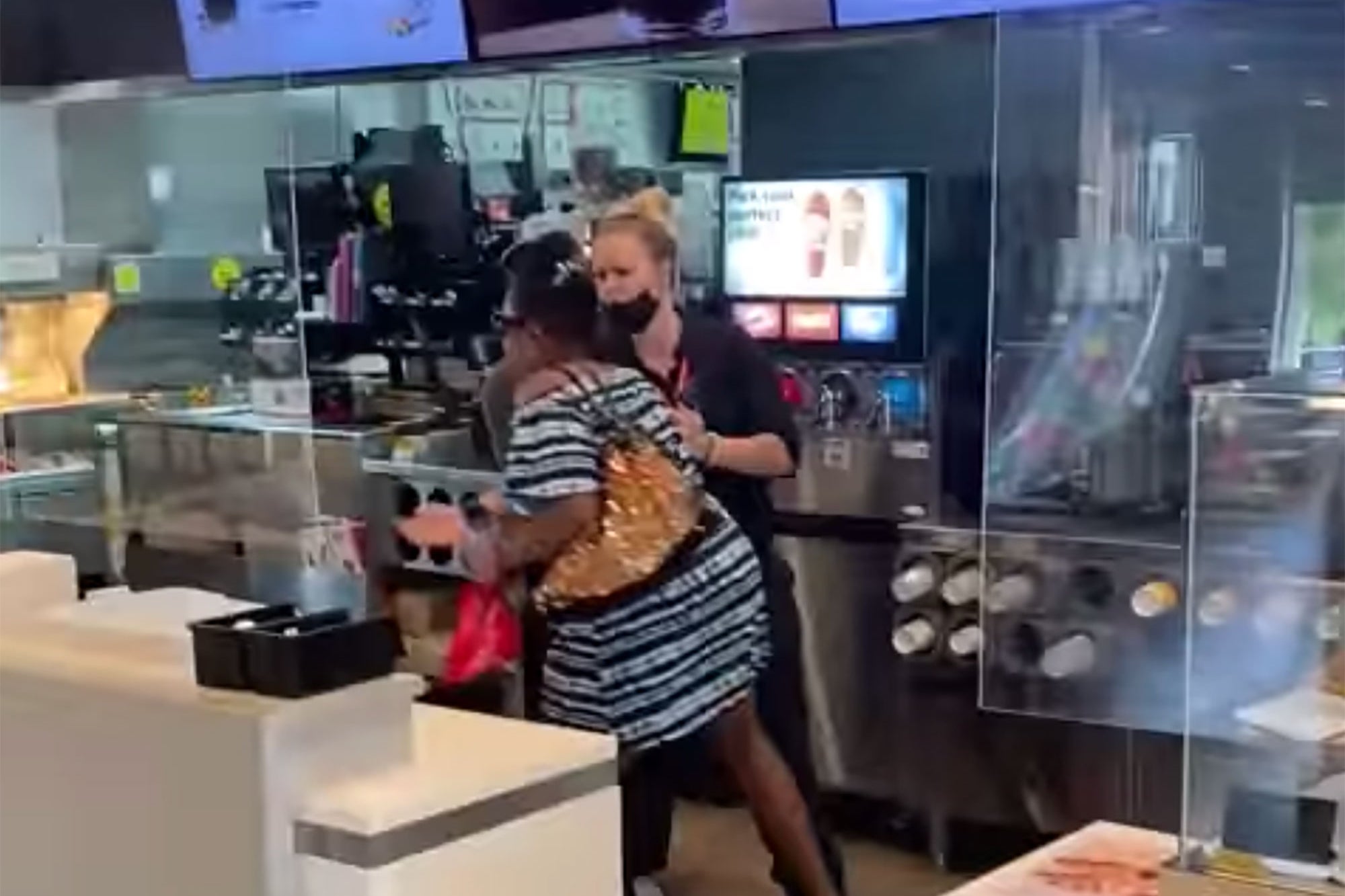 Woman Goes Viral After Epic Super Sized Brawl With Mcdonald S Employees