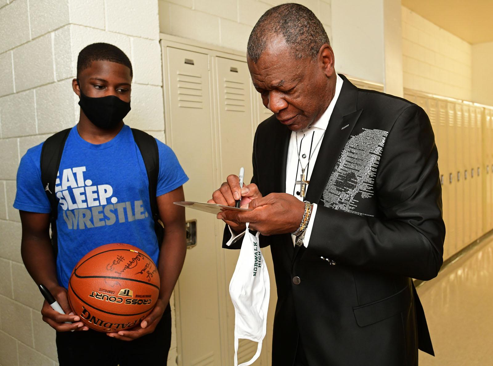 Calvin Murphy keynote speaker at Norwalk High's celebrity dinner