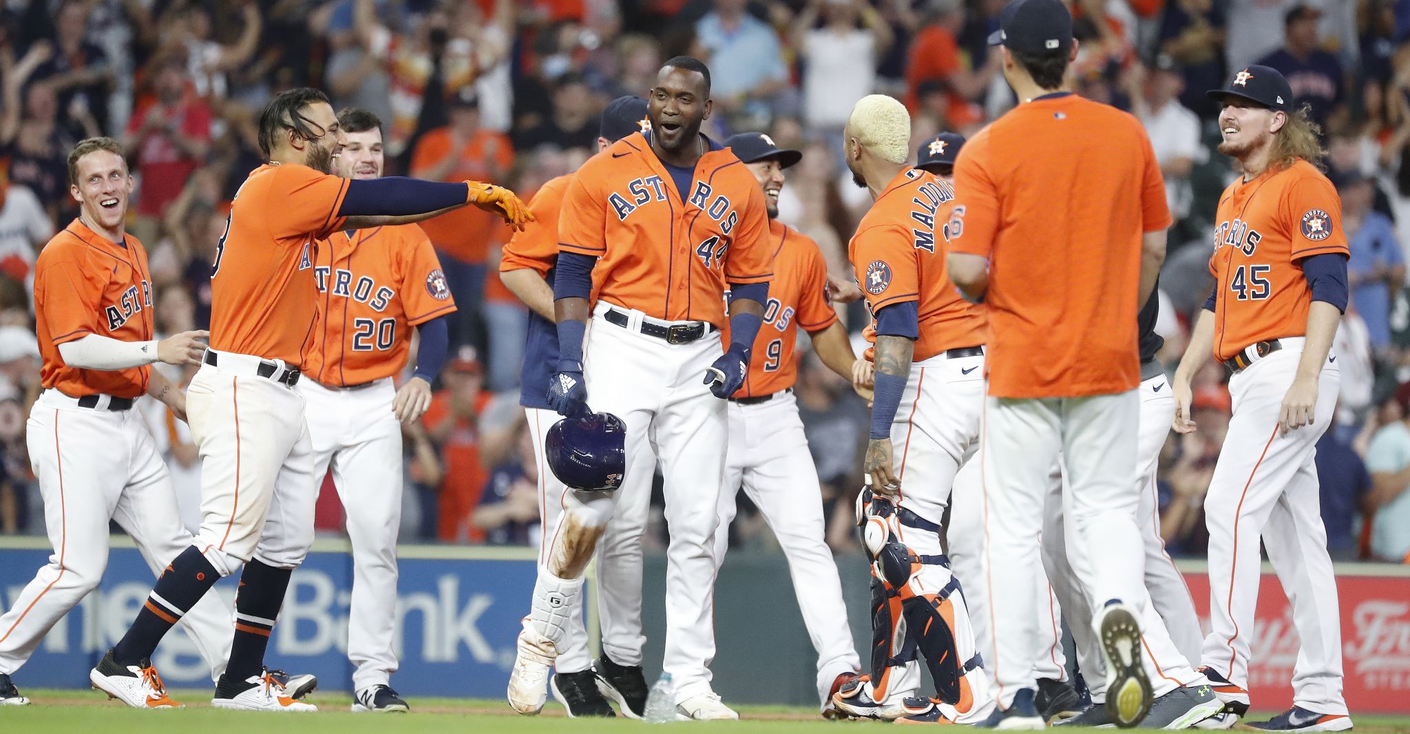 Alvarez's RBI double in 9th lifts Astros to 2-1 win over Sox