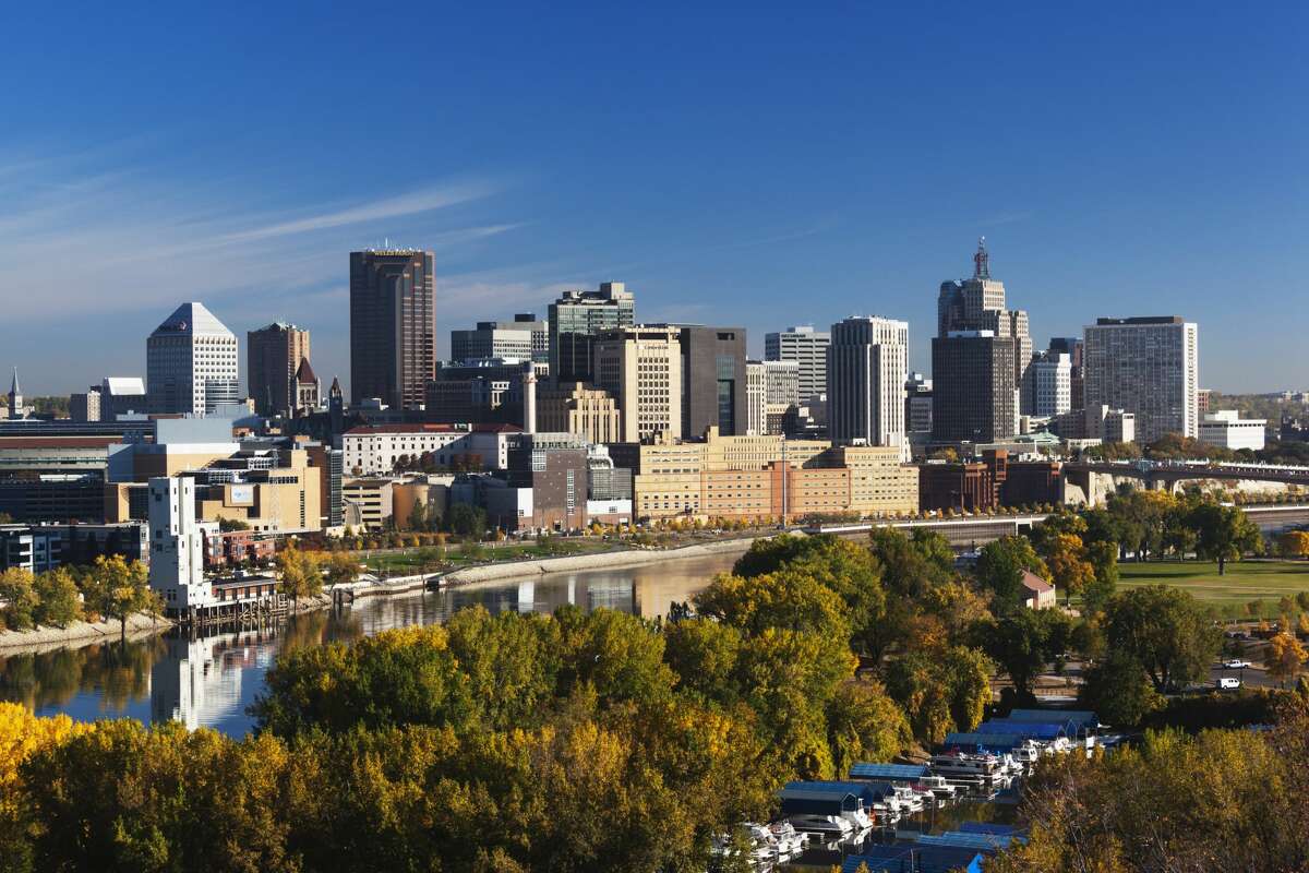 Estados Unidos, Minnesota, Minneapolis, St. Paul, horizonte elevado desde el río Mississippi
