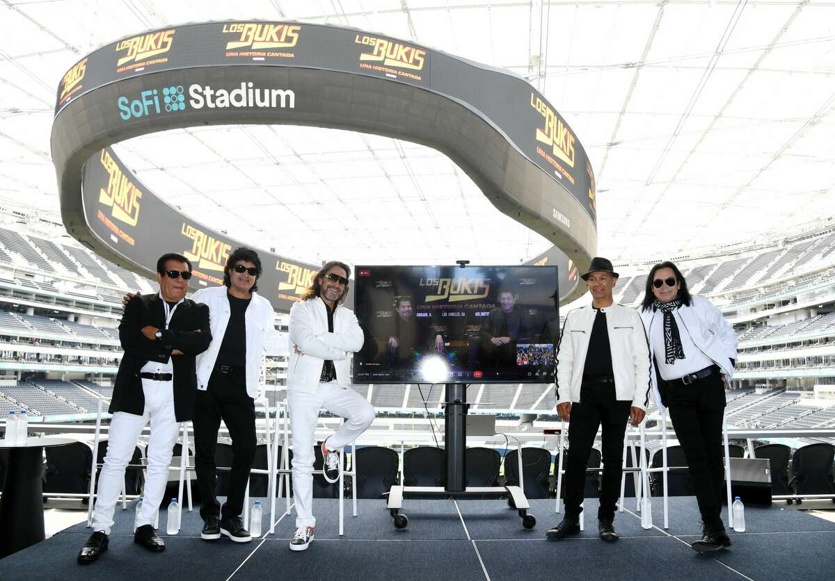 INGLEWOOD, CALIFORNIA - JUNE 14: (L-R) Pedro Sanchez, Roberto Guadarrama, Marco Antonio Solis, Eusebio Cortes and Jose Javier Solis with Joel Solis and Pepe Guadarrama seen on screen as Los Bukis announces their reunion after 25 Years during a press conference at SoFi Stadium on June 14, 2021 in Inglewood, California. (Photo by JC Olivera/Getty Images)