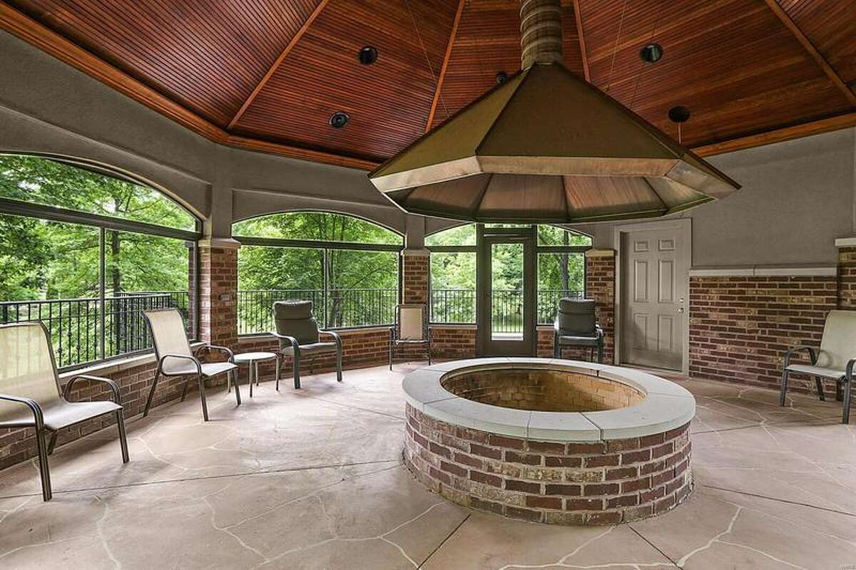 101 Brothers Ln, Edwardsville
