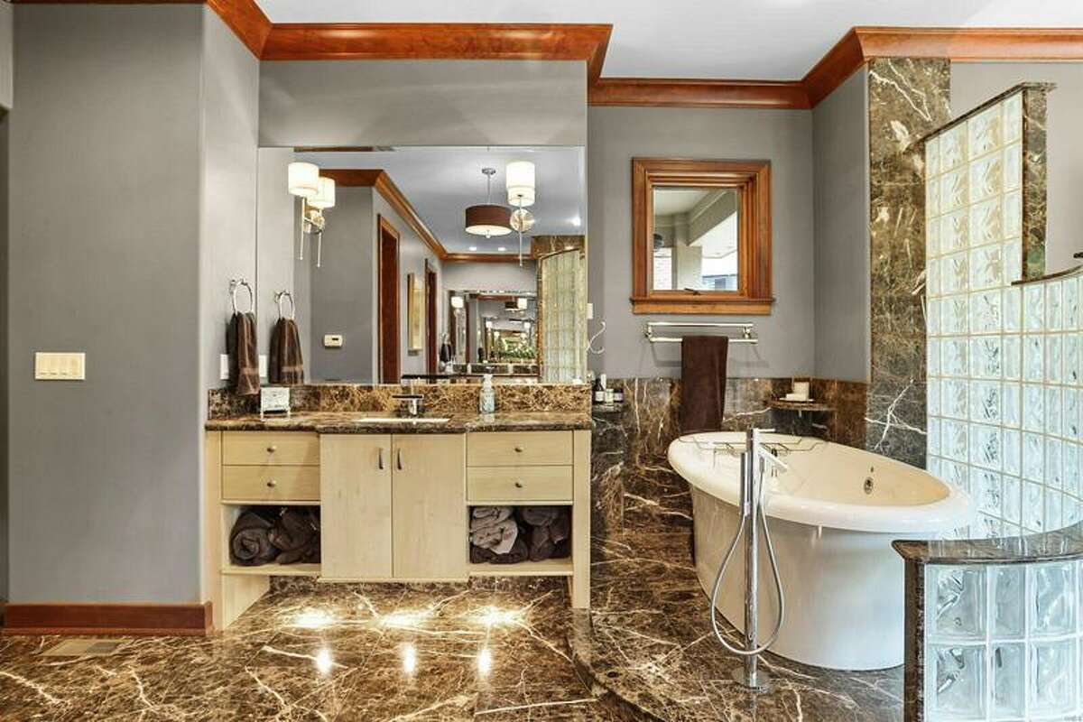 101 Brothers Ln, Edwardsville