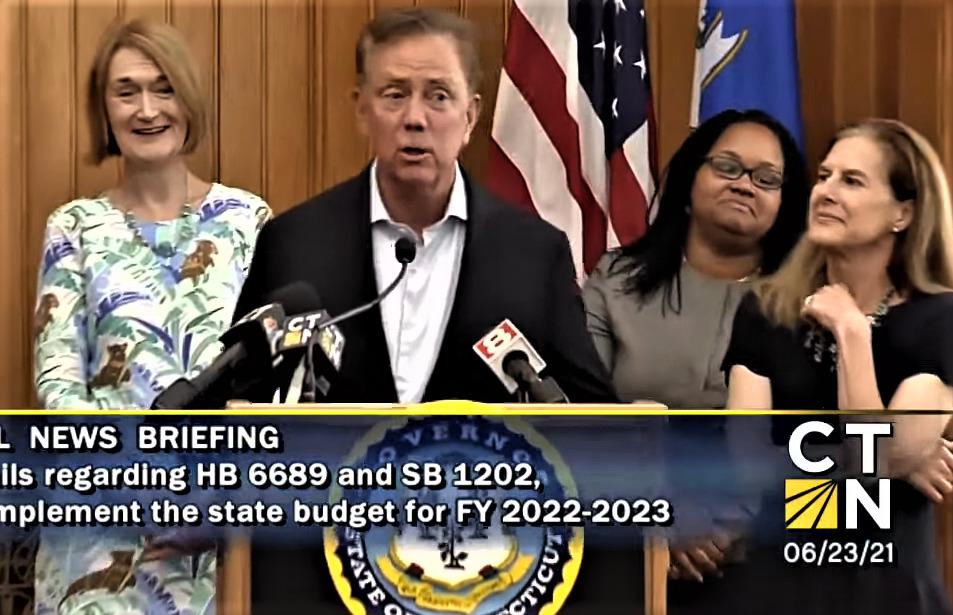 Dan Haar: Lamont's tax breaks may collide with federal pandemic relief rules - Vimarsana News