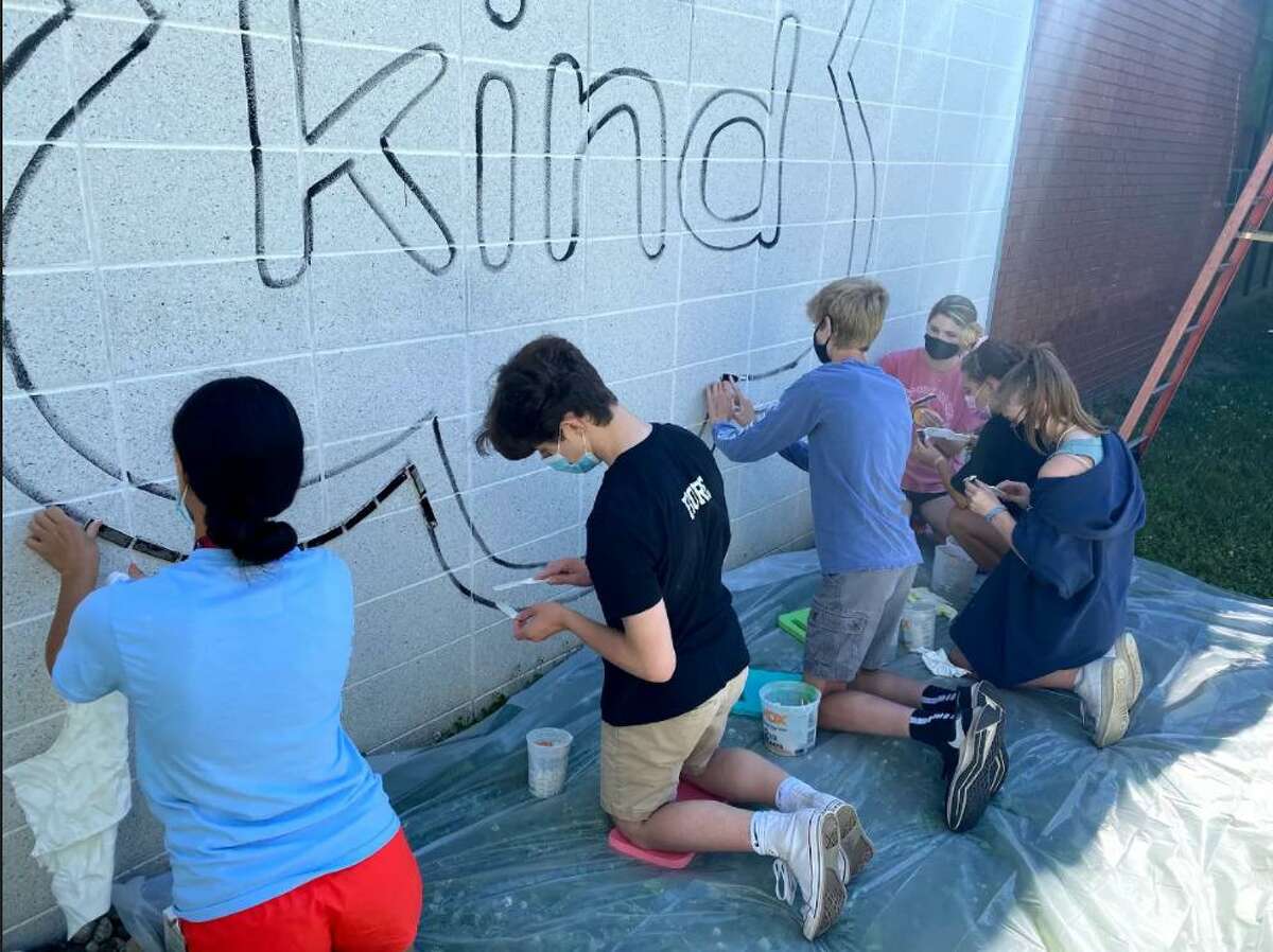 Ridgefield High School has finished installing a Ben’s Bells mural reminding students to “be kind.”
